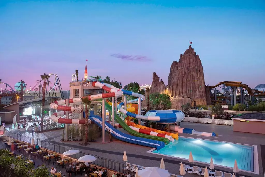 پارک آبی Aydinbey Queen Palace